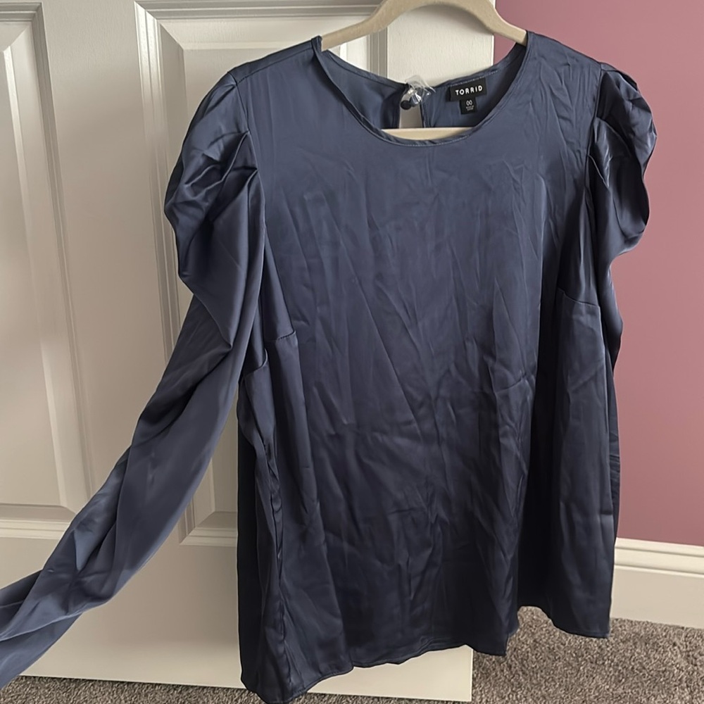 Torrid size 00 10 satin puff long sleeve blouse navy blue elegant NWT